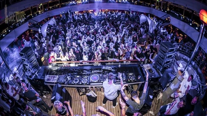 Party Disco Boat in Kızılağaç
