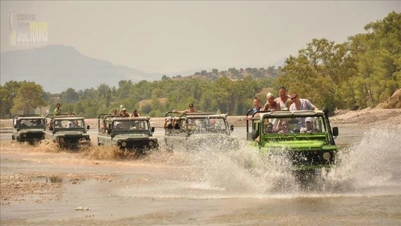 Side Jeep safari rafting
